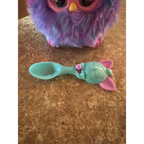Furby with spoon 2023 - Picture 3 of 5